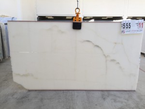 Onice Bianco Puro AG 555 slab 11 314 x 170 x 2 cm (Medium)