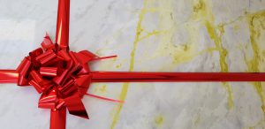 Merry Christmas - Fiocco Rosso su marmo